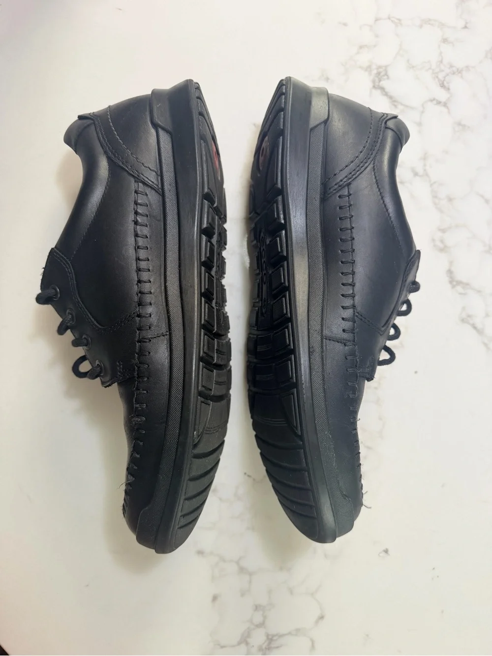 Ecco Men's Black Leather Boat Shoes with Moc Toe Lace-Up